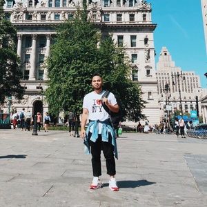 Meet your Posher, Hoang